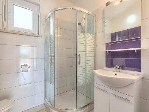 Holiday Home Goldi - Voj512