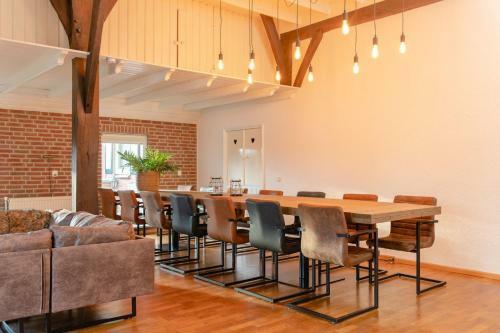 Hotel Luxury Group Accommodation For 14 People