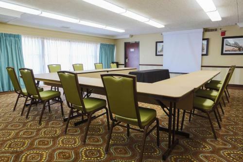 Hotel Drury Inn & Suites St. Louis Convention Center
