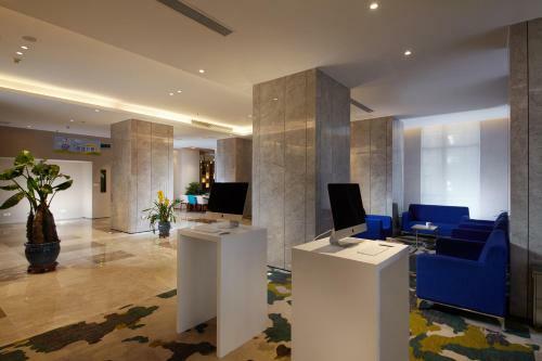 Holiday Inn Express Shenyang Tawan, An Ihg Hotel