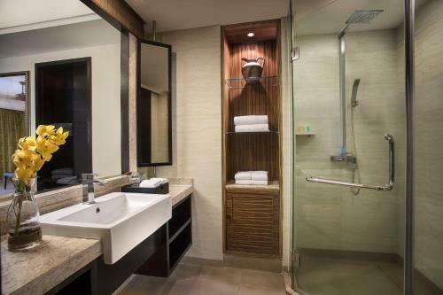 Hotel Ramada Plaza By Wyndham Sanya Bay