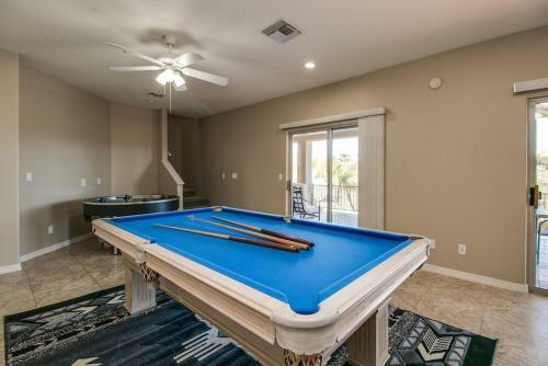 Fabulous 4-bdrm Wbreathtaking Views & Pool