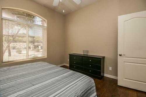 Fabulous 4-bdrm Wbreathtaking Views & Pool