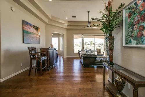Fabulous 4-bdrm Wbreathtaking Views & Pool