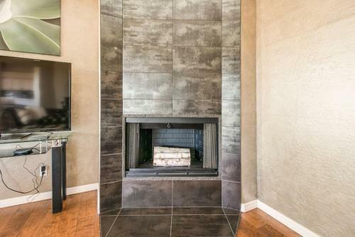 Fabulous 4-bdrm Wbreathtaking Views & Pool