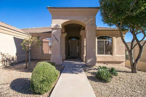Fabulous 4-bdrm Wbreathtaking Views & Pool