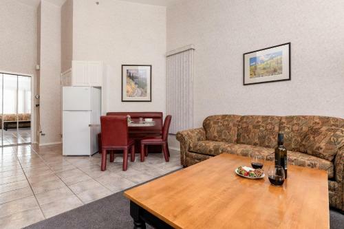Cozy Fairmont Hot Springs 1br Condo