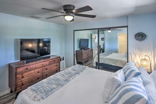 Lakefront Home Walk To Beach And Boat Launch!