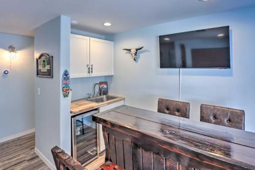Lakefront Home Walk To Beach And Boat Launch!