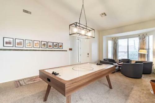 Peaceful Oasis In Gated Golf Course Community