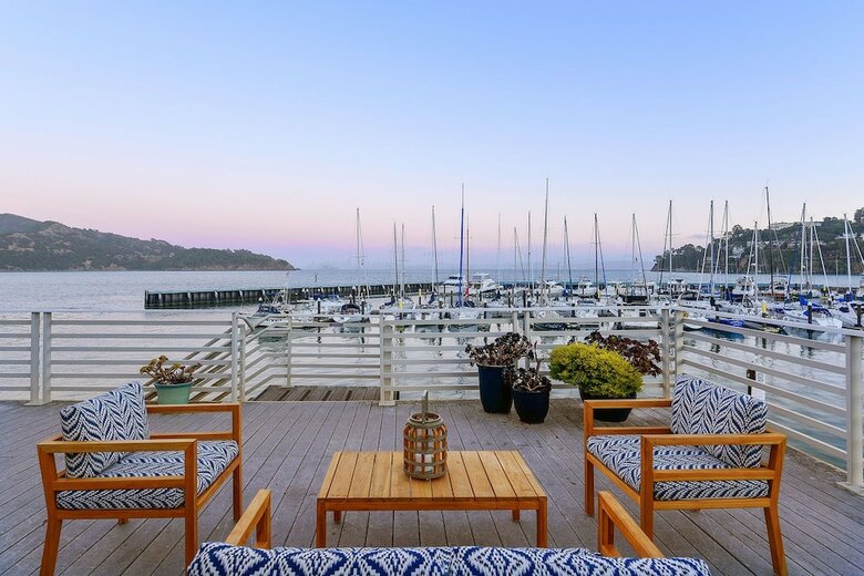 Hotel Waters Edge