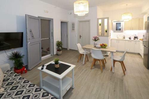 Cycladic Home On The Hill With Beautiful Views!!