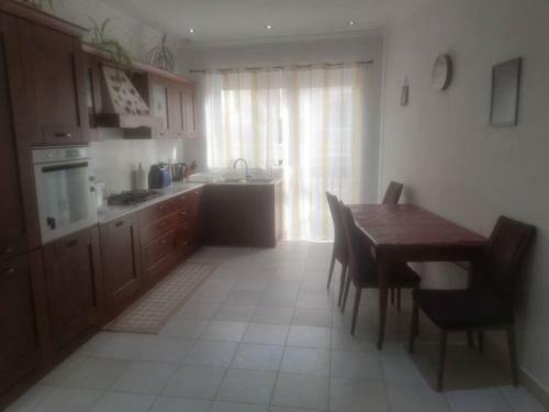 Lovely 3-bedroom Apartment With Indoor Fireplace