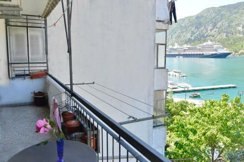 Sea View Apartment, Free Parking, Great Location