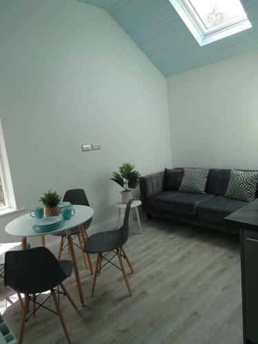 Leap Year Cottage By Lake Beaghcauneen In Clifden