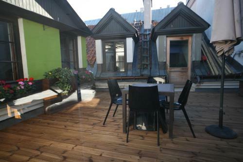 Old Town Apartment With Balcony & Terrace