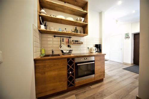 Old Town Apartment With Balcony & Terrace