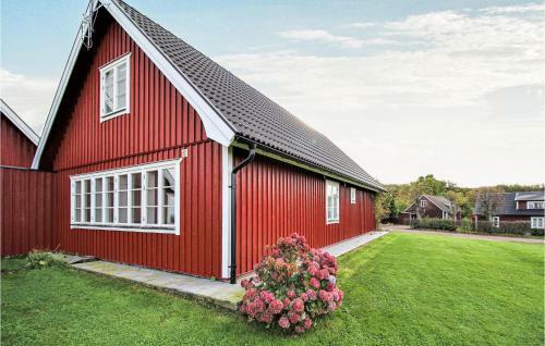 Stunning Home In B�stad With Wifi And 3 Bedrooms