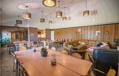 Awesome Home In Den Ham With Wifi And 5 Bedrooms