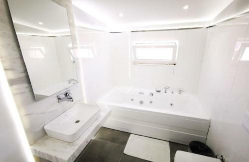 Spectacular Villa With Private Pool In Antalya