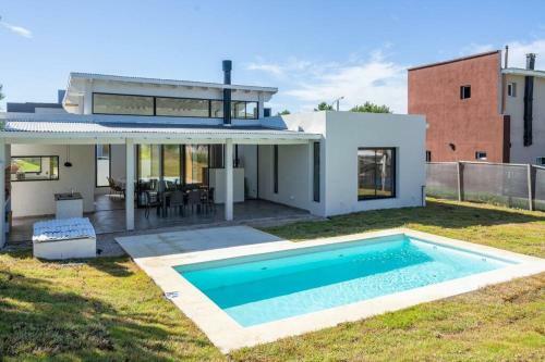 Hermosa Casa A Estrenar En Pinamar