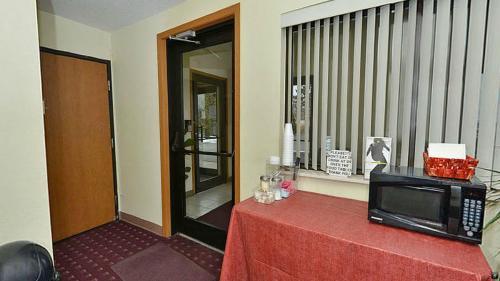 Hotel Americas Best Value Inn Champaign