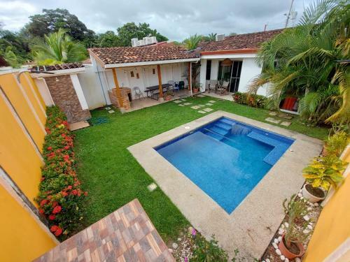 Hermosa Casa De Playa En Bejuco