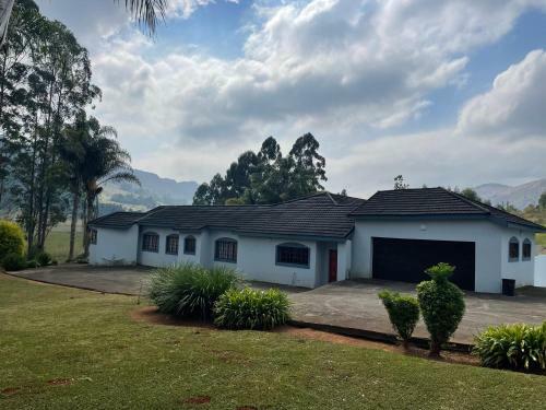 Apartamento Boikhutsong House