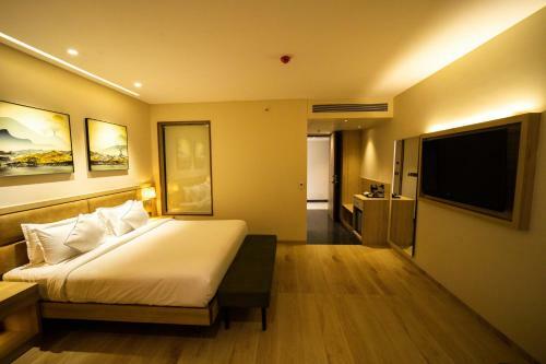 Hotel The Monarch At Chakan Midc, Pune