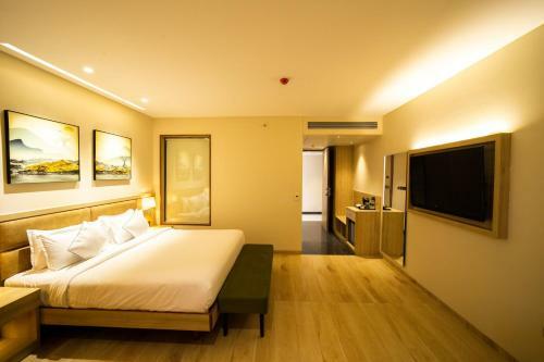 Hotel The Monarch At Chakan Midc, Pune