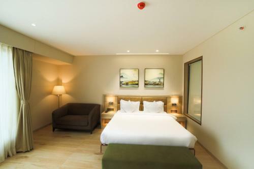Hotel The Monarch At Chakan Midc, Pune
