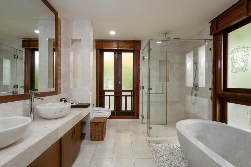 Deluxe Villas In Da Nang Resort