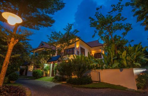 Deluxe Villas In Da Nang Resort