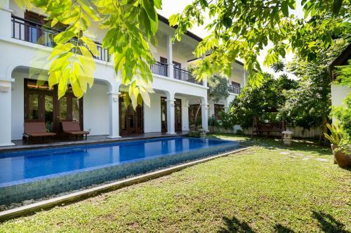 Deluxe Villas In Da Nang Resort