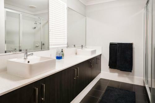 Fairway Flair-golf Green Outlook