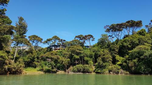 Kanuka Sway - Waterfront, Cozy Getaway
