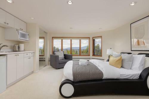 Stunning View And Adorable Studio On The Rock