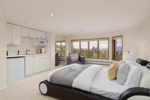 Stunning View And Adorable Studio On The Rock