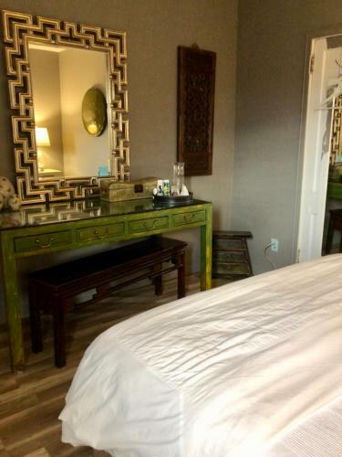 Bed & Breakfast Grey Gardens Hamilton Instant Hotel