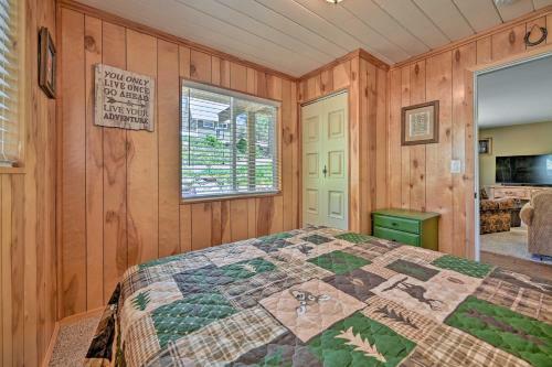 Pine Angry Skunk Cabin With Outdoor Oasis!