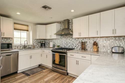 Mid-century Melrose 3bdrm Vintage Vibe With Pool