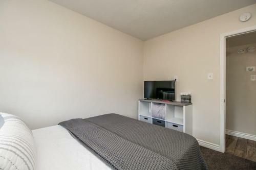 Mid-century Melrose 3bdrm Vintage Vibe With Pool