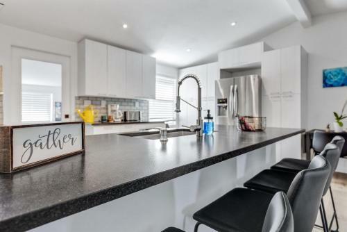 Modern And Comfy 3 Bdrm Near Melrose District