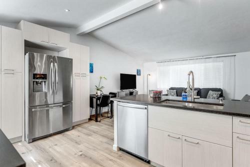 Modern And Comfy 3 Bdrm Near Melrose District