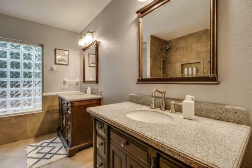North Scottsdale 4 Bdrm Vacation Sanctuary With Pebble Tech Pool