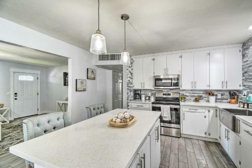 Chic Phoenix Oasis With Private Pool And Fire Pit