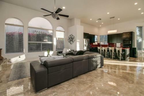 Amazing 4 Bedroom Retreat With Heated Pool