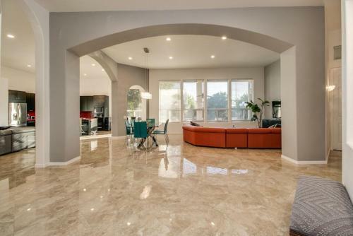 Amazing 4 Bedroom Retreat With Heated Pool
