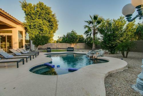 Amazing 4 Bedroom Retreat With Heated Pool