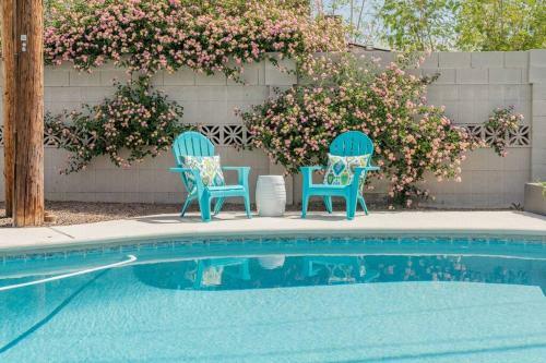 The Comforts' Inn: Desert Oasis